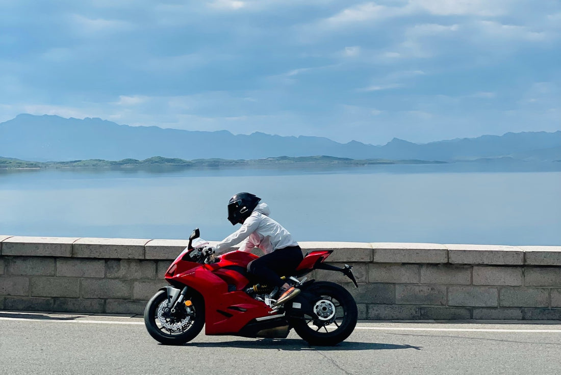 Visit KingsMotorcycleFairings.com for the largest selection of quality Motorcycle Fairing Kits, Helmets, Boots, Goggles, Backpacks & Accessories!