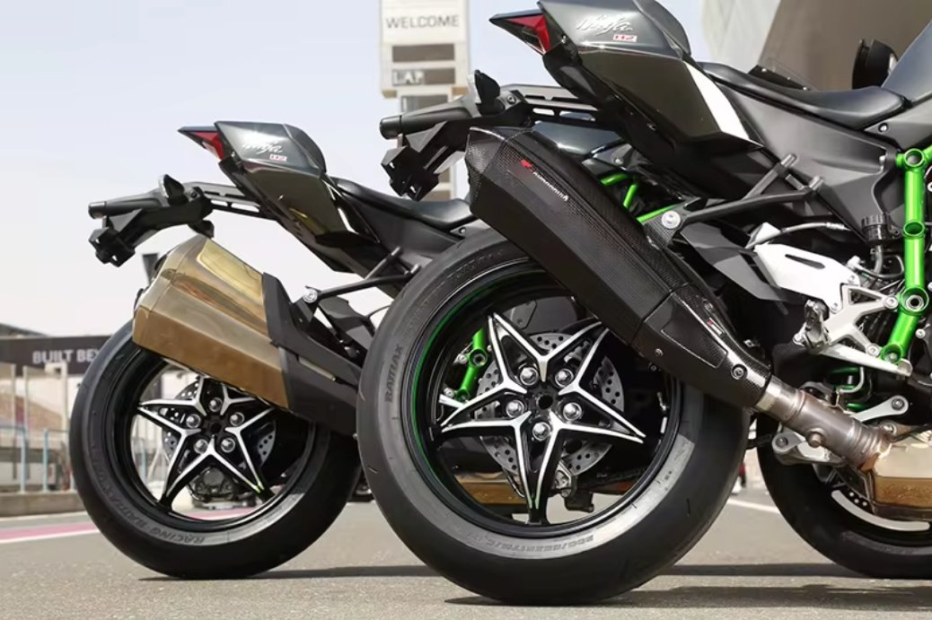 Carbon Fiber K153 Motorcycle Exhaust (400-1200cc) from KingsMotorcycleFairings.com