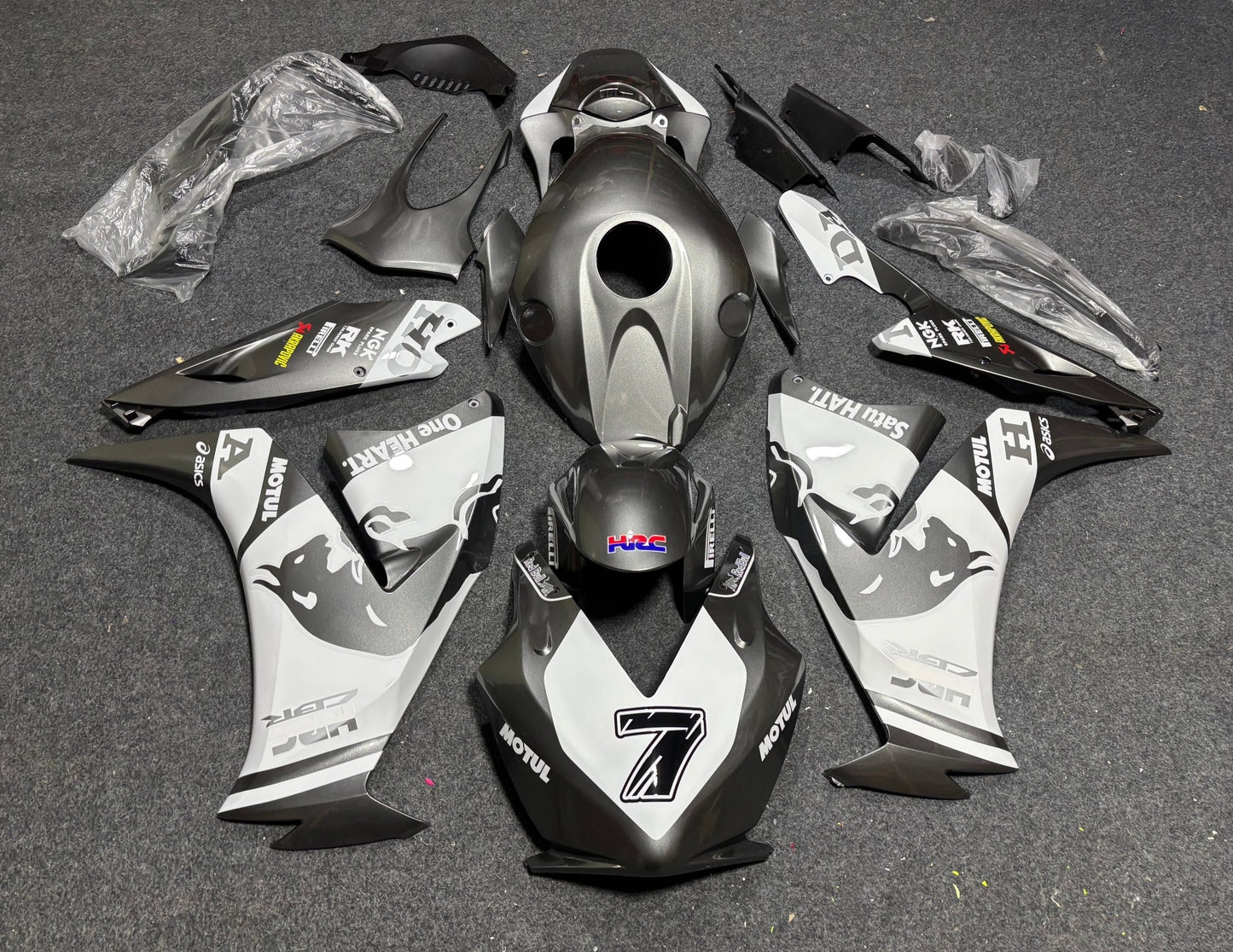 Honda CBR1000RR Race Fairings (2012-2016) Silver, White, Bull at KingsMotorcycleFairings.com