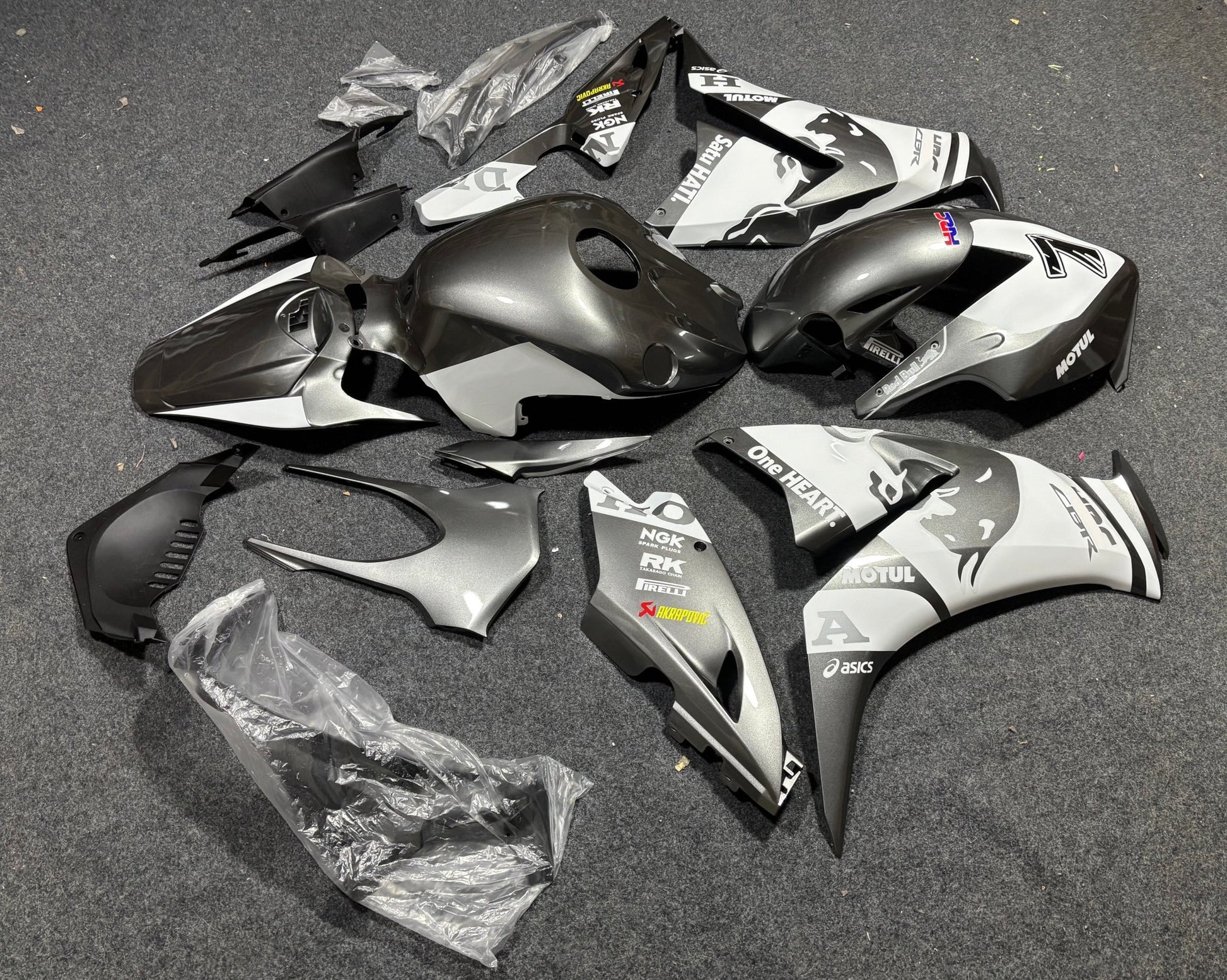 Honda CBR1000RR Race Fairings (2012-2016) Silver, White, Bull from KingsMotorcycleFairings.com