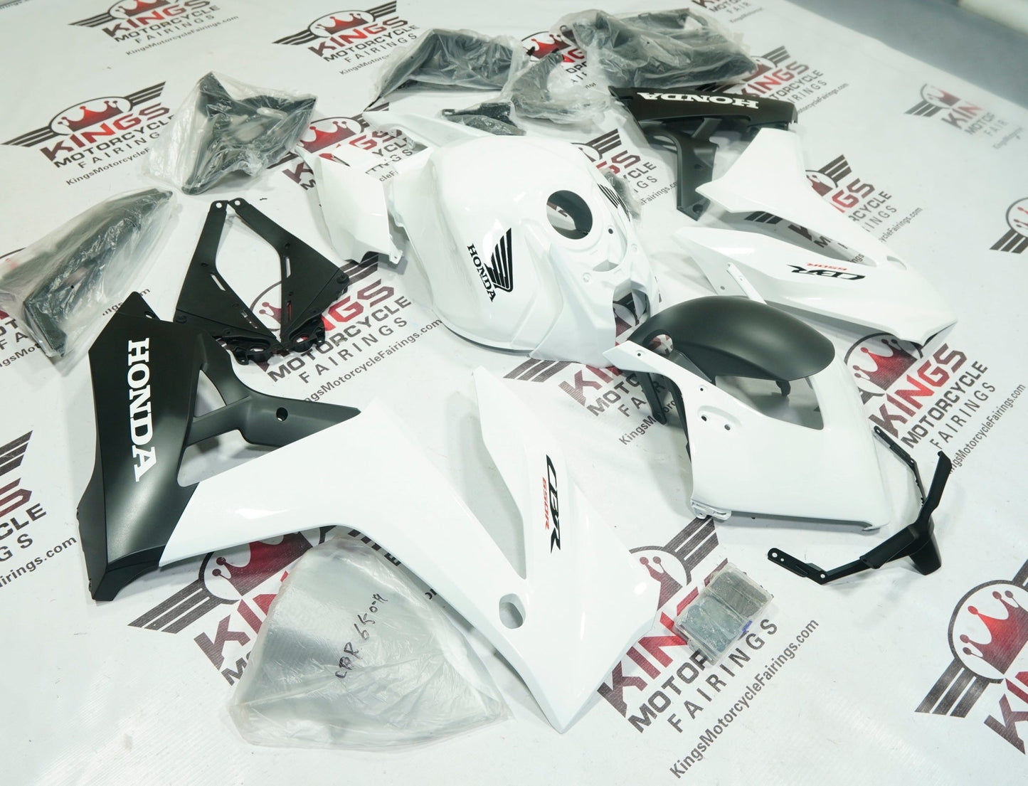 Honda CBR650R Fairings (2024-2025) White Pearl by KingsMotorcycleFairings.com