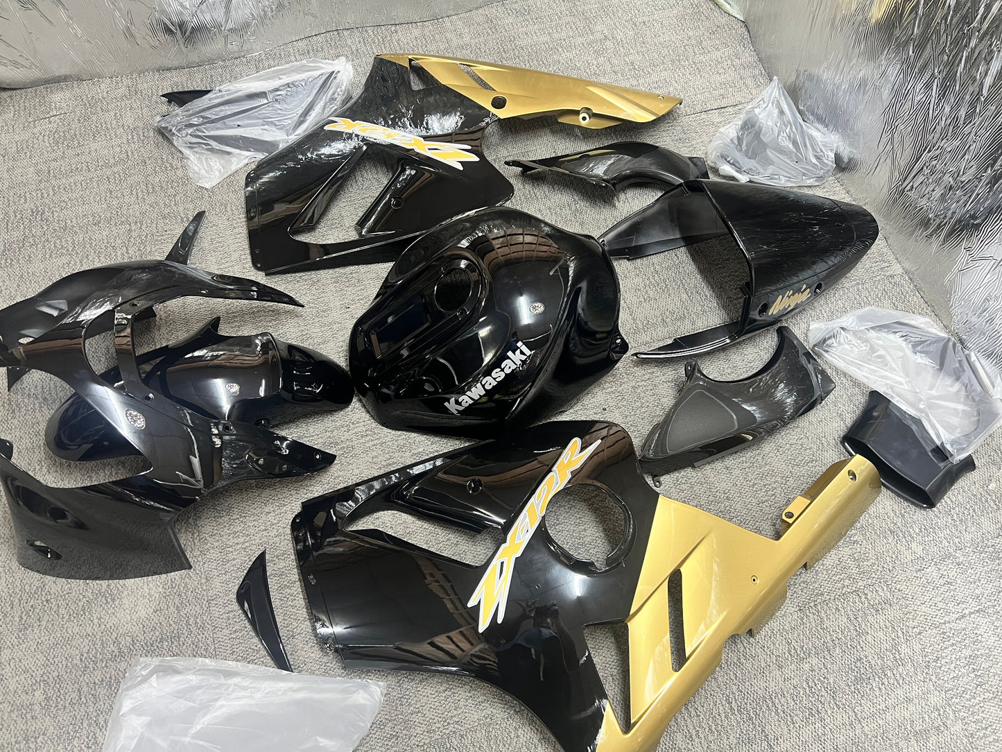 Kawasaki Ninja ZX12R Fairings (2000-2001) Gloss Black, Gold at KingsMotorcycleFairings.com