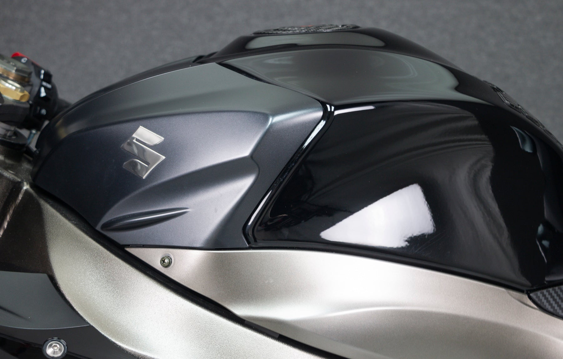 Suzuki GSX-R1000 Fairings (2009-2016) Black, Matte Black, Matte Silver by KingsMotorcycleFairings.com