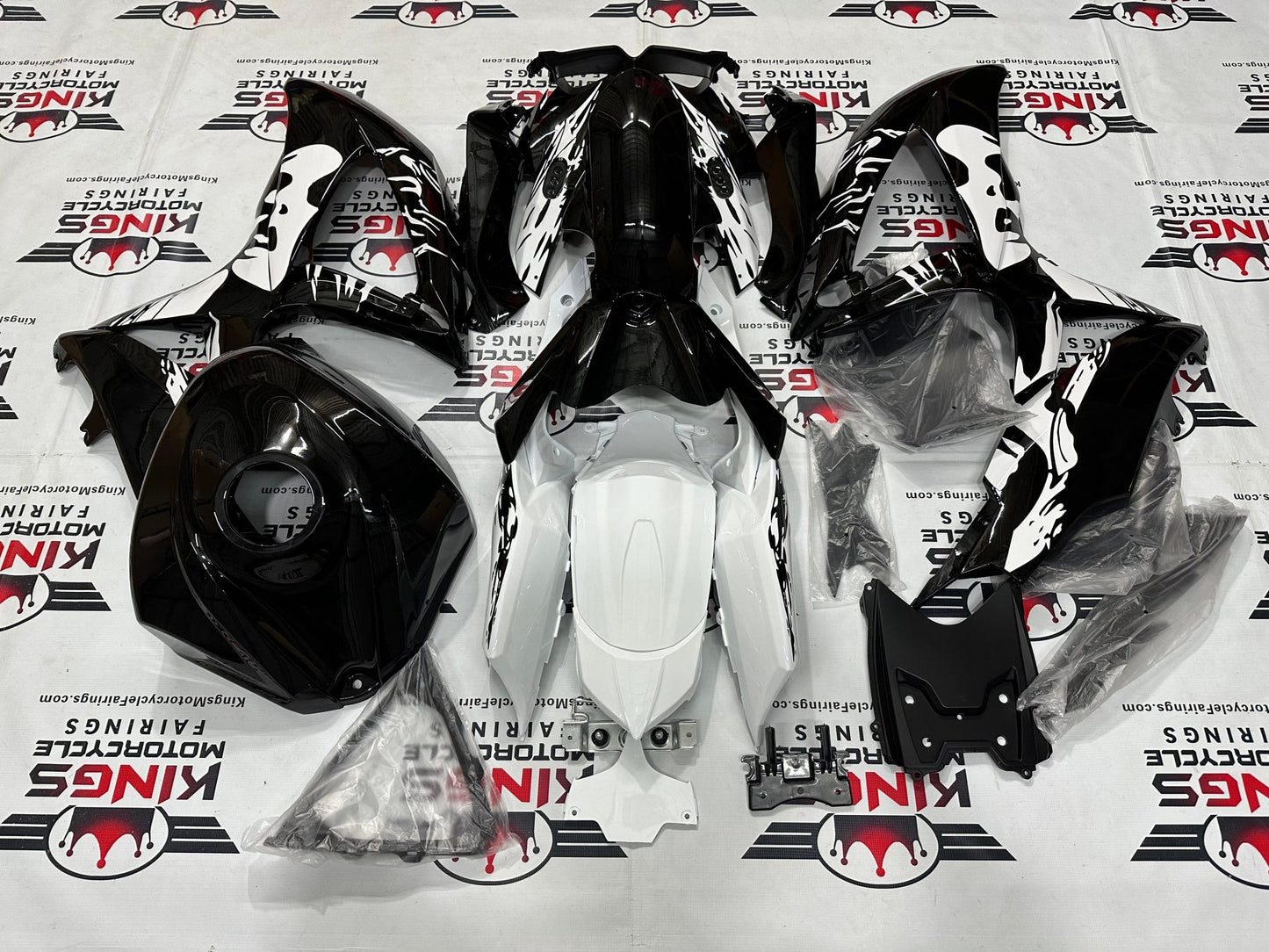 Suzuki GSX-R600 Fairings (2008-2010) Black, White, Leyla at KingsMotorcycleFairings.com