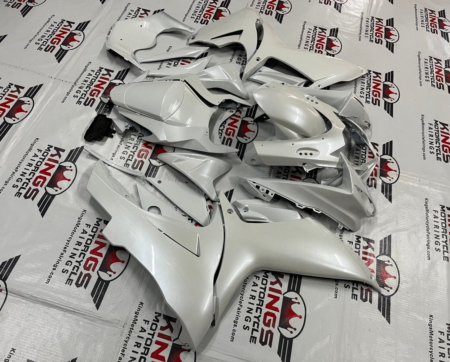 Suzuki GSX-R600 Fairings (2025-2026) Pearl White at KingsMotorcycleFairings.com