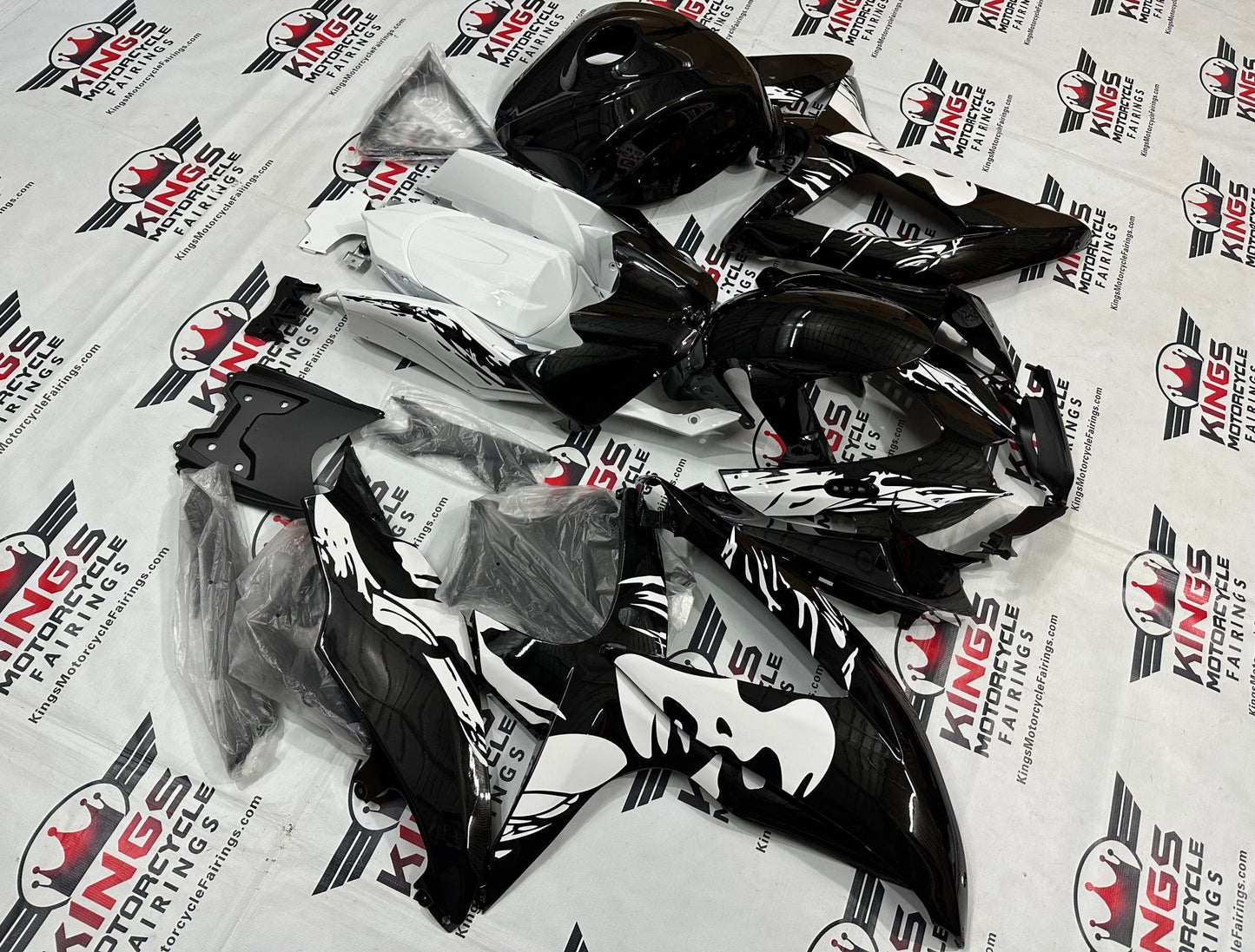 Suzuki GSX-R750 Fairings (2008-2010) Black, White, Leyla from KingsMotorcycleFairings.com