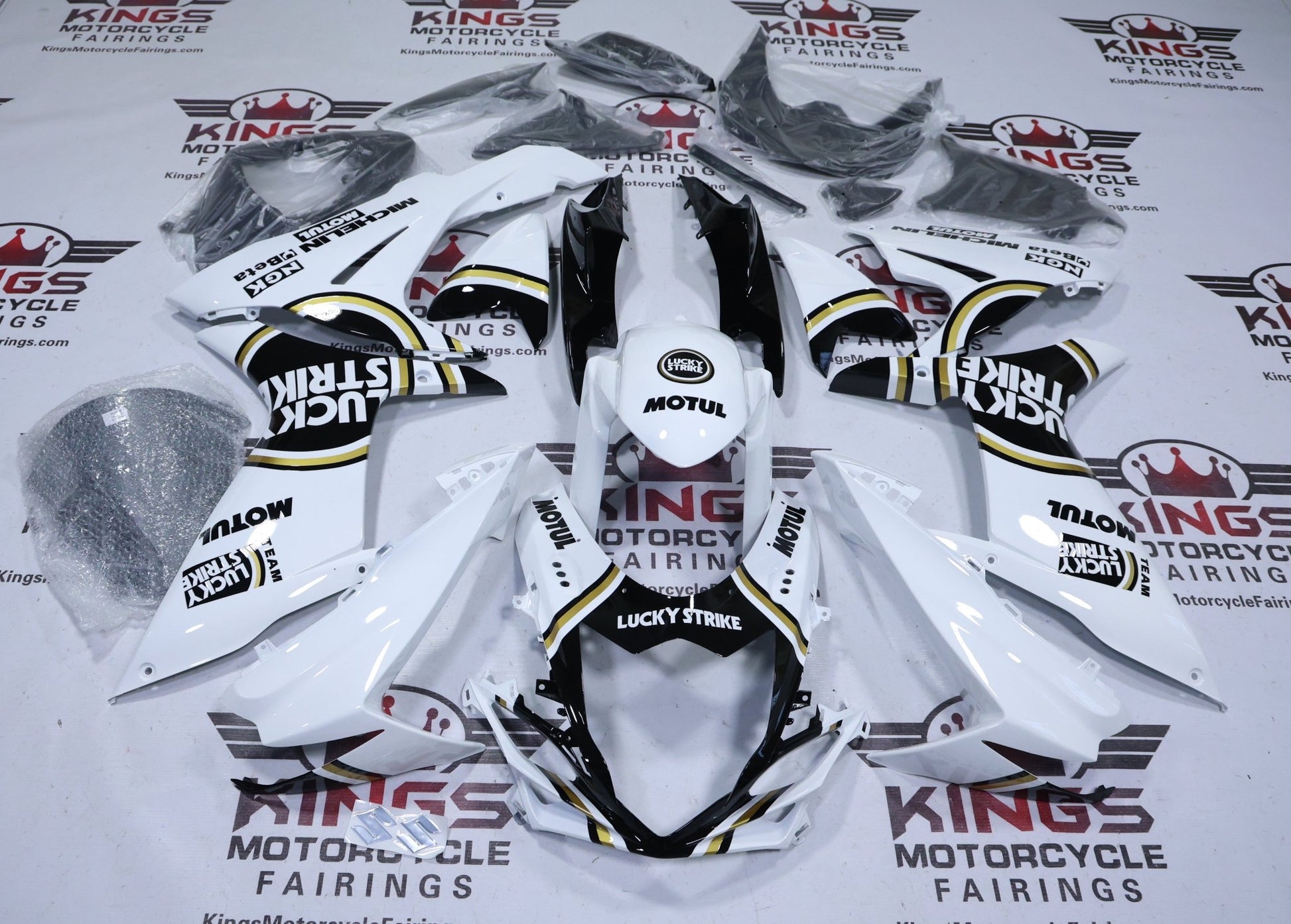 Suzuki GSX-R750 Fairings (2025-2026) Lucky Strike White, Black, Gold from KingsMotorcycleFairings.com