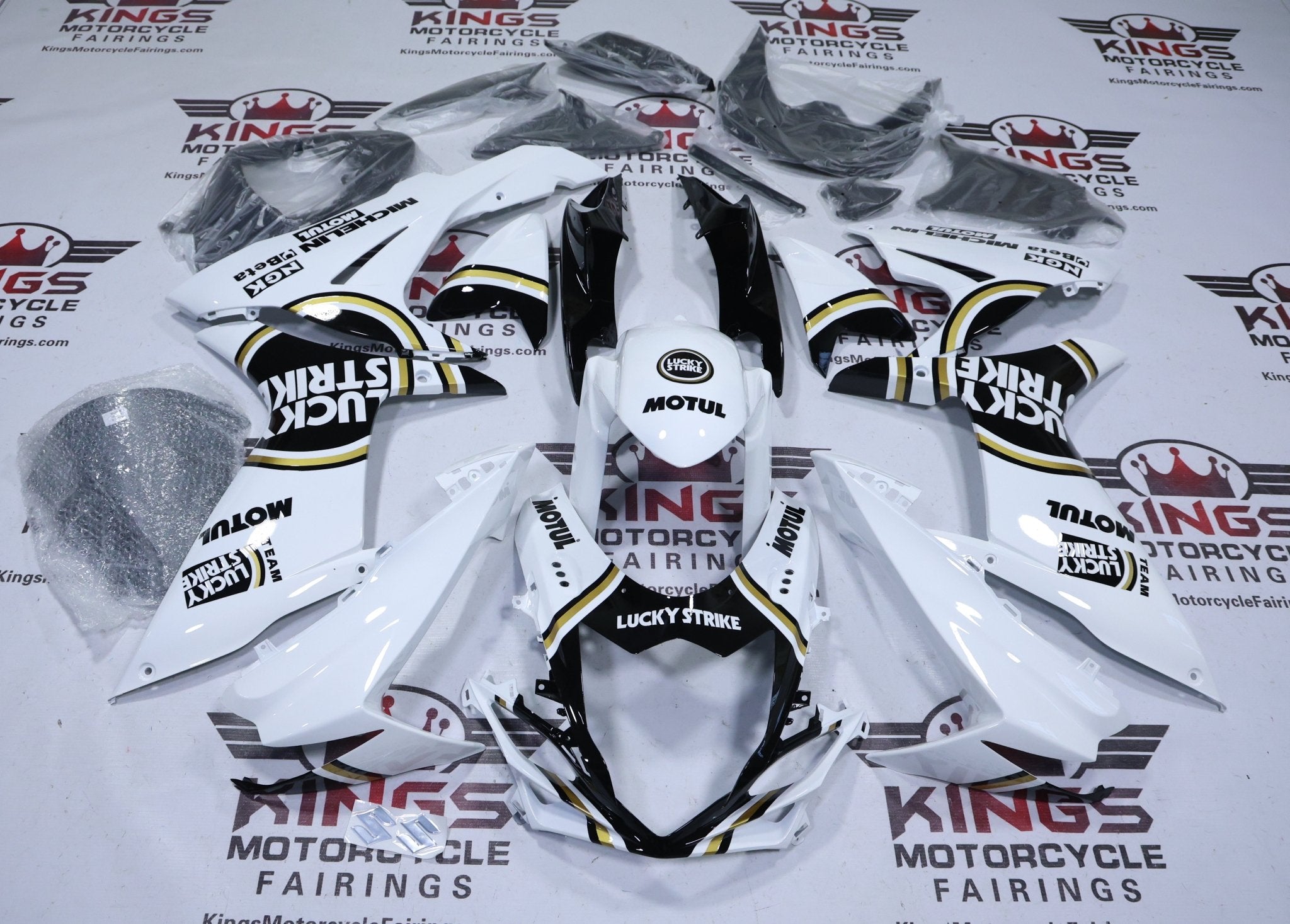 Suzuki GSX-R750 Fairings (2025-2026) Lucky Strike White, Black, Gold from KingsMotorcycleFairings.com