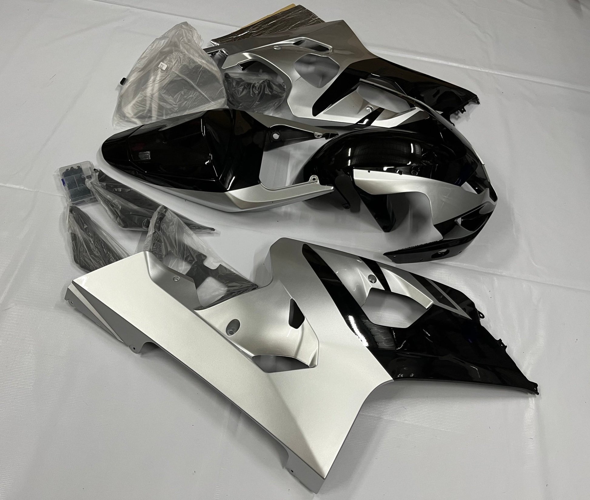 Suzuki GSXR600 (2000-2003) Silver, Black Fairings at KingsMotorcycleFairings.com