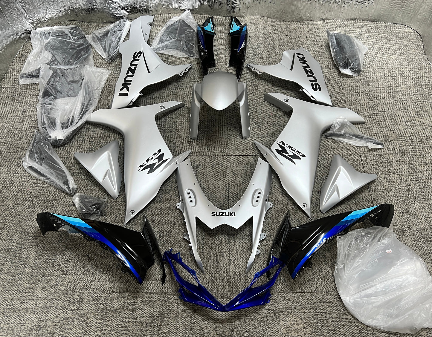 Suzuki GSXR600 Fairings (2025-2026) Silver, Black, Blue from KingsMotorcycleFairings.com