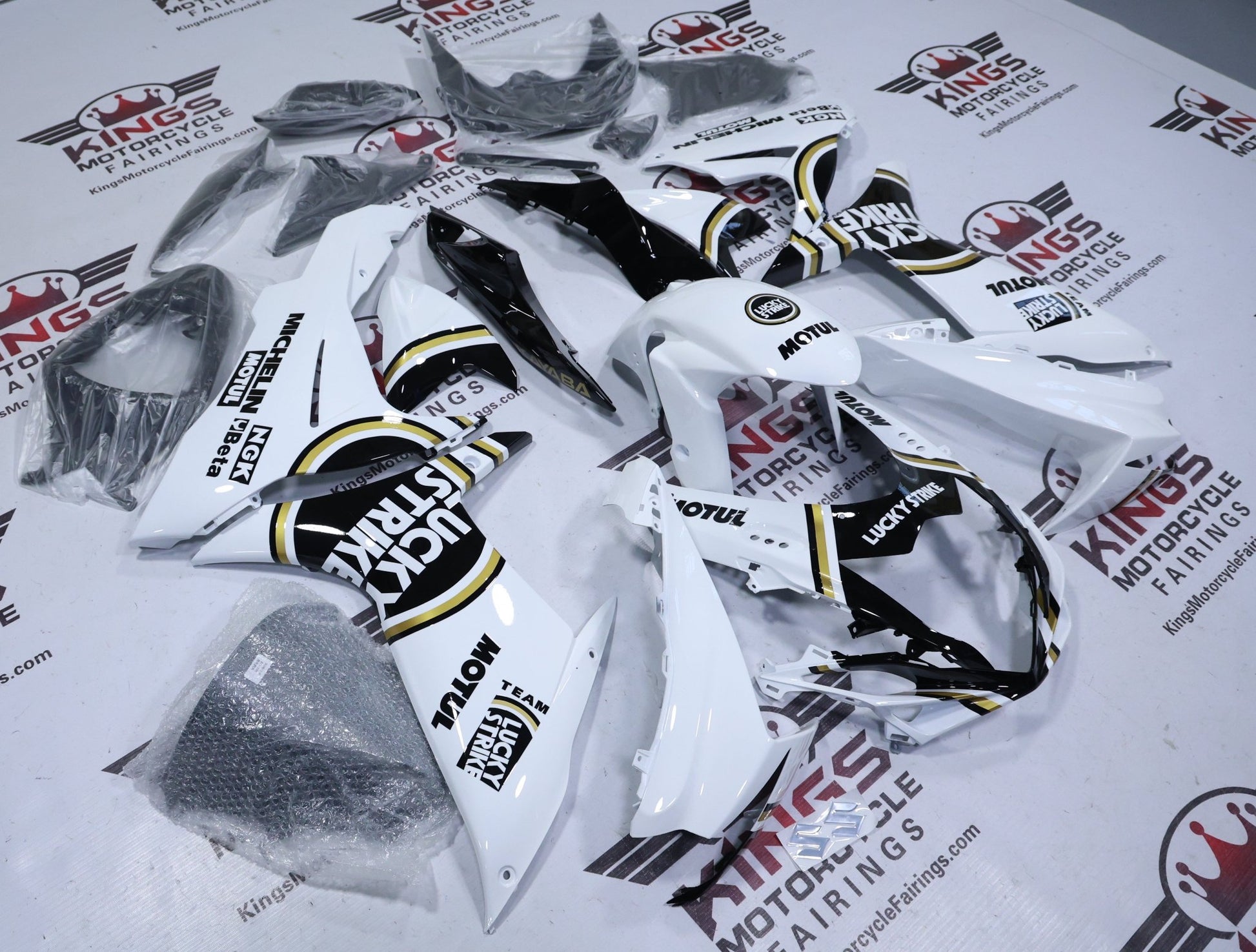 Suzuki GSXR600 Fairings (2011-2024) Lucky Strike White, Black, Gold at KingsMotorcycleFairings.com