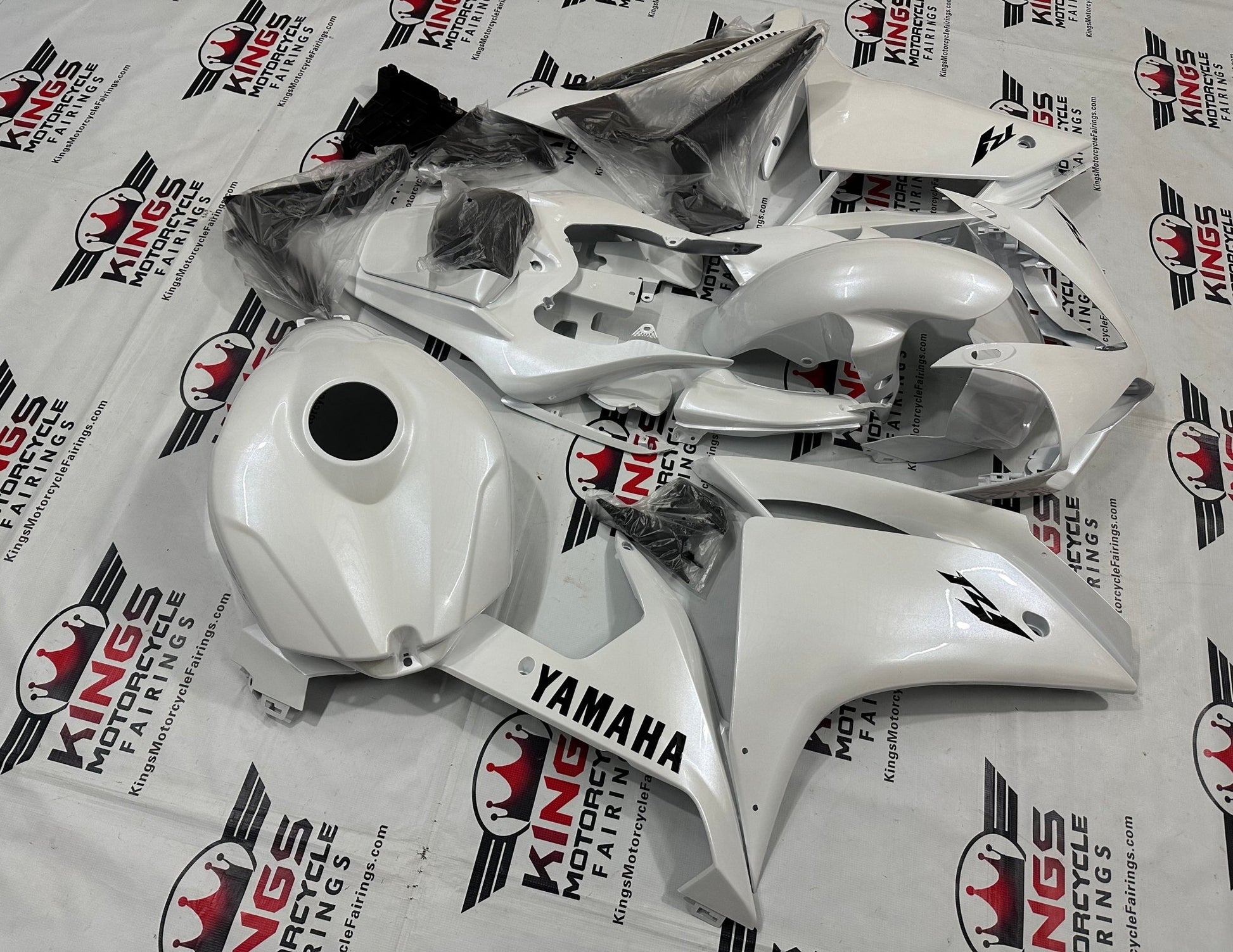 Yamaha YZF-R1 Fairings (2007-2008) Pearl White, Metallic Black from KingsMotorcycleFairings.com