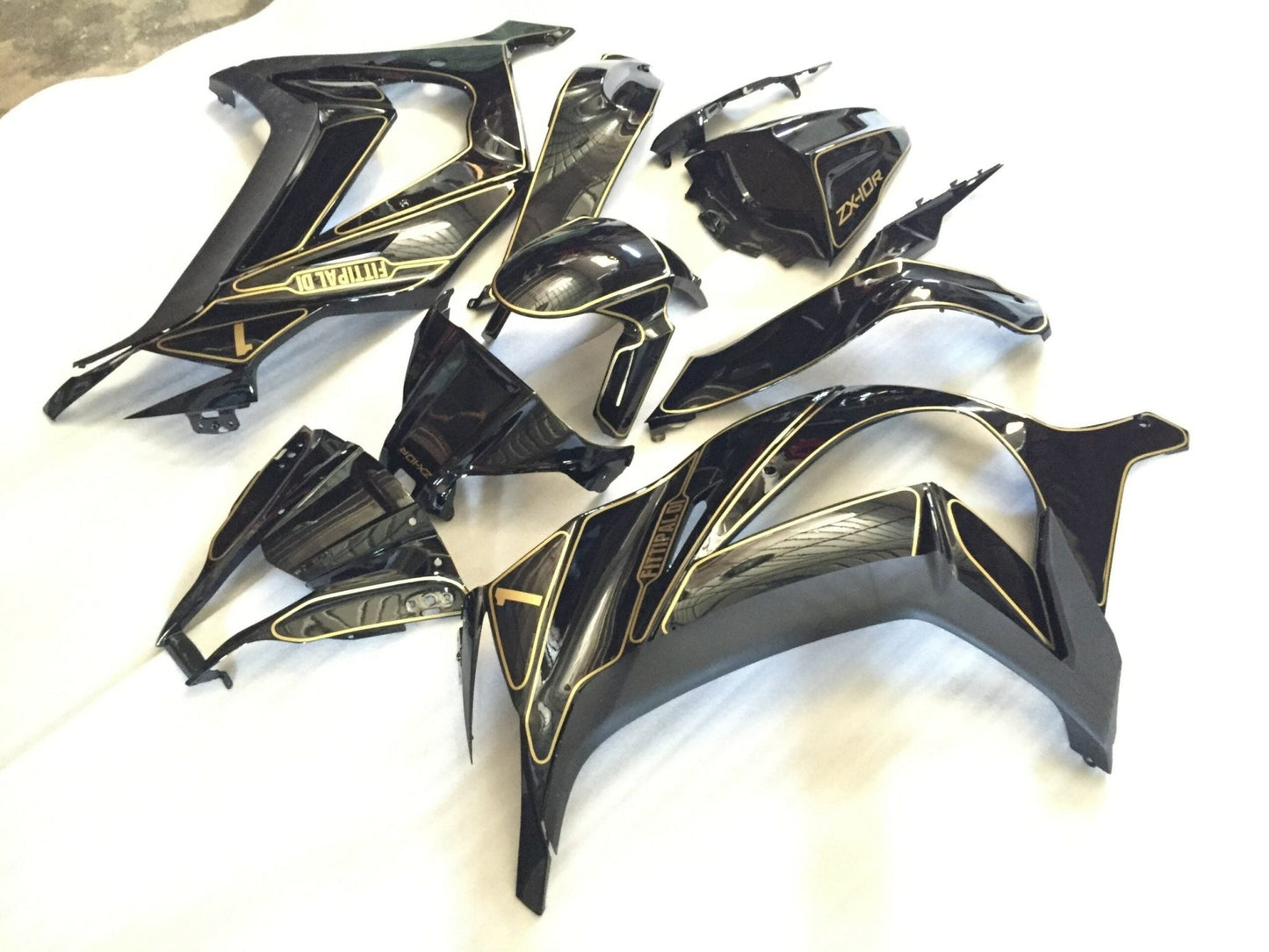 Fairing kit for a Kawasaki Ninja ZX10R (2011-2015) Black & Gold