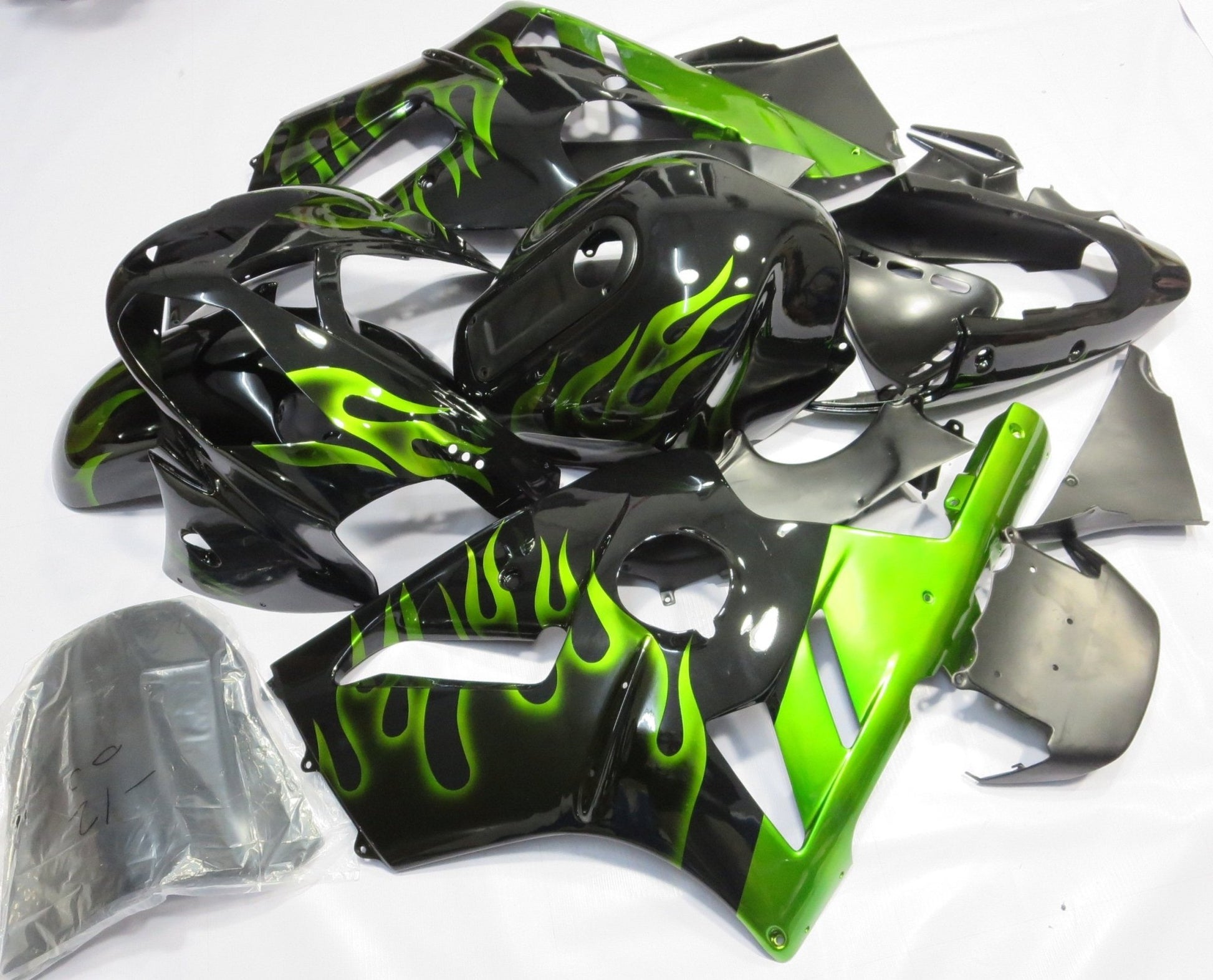 Kawasaki ZX12R (2000-2001) Black & Green Flame Fairings