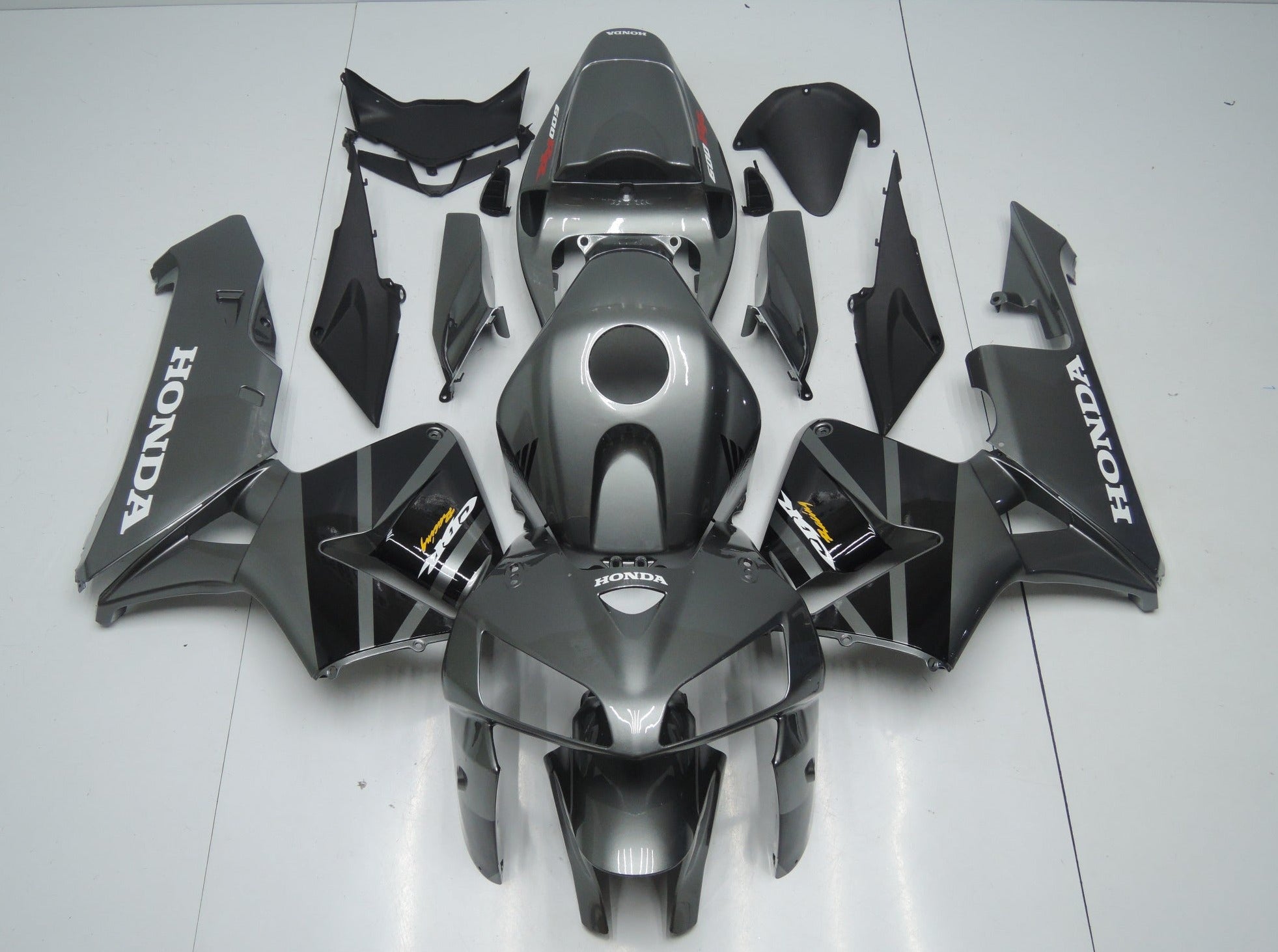 Honda CBR600RR (2005-2006) Dark Silver, Black & White Fairings