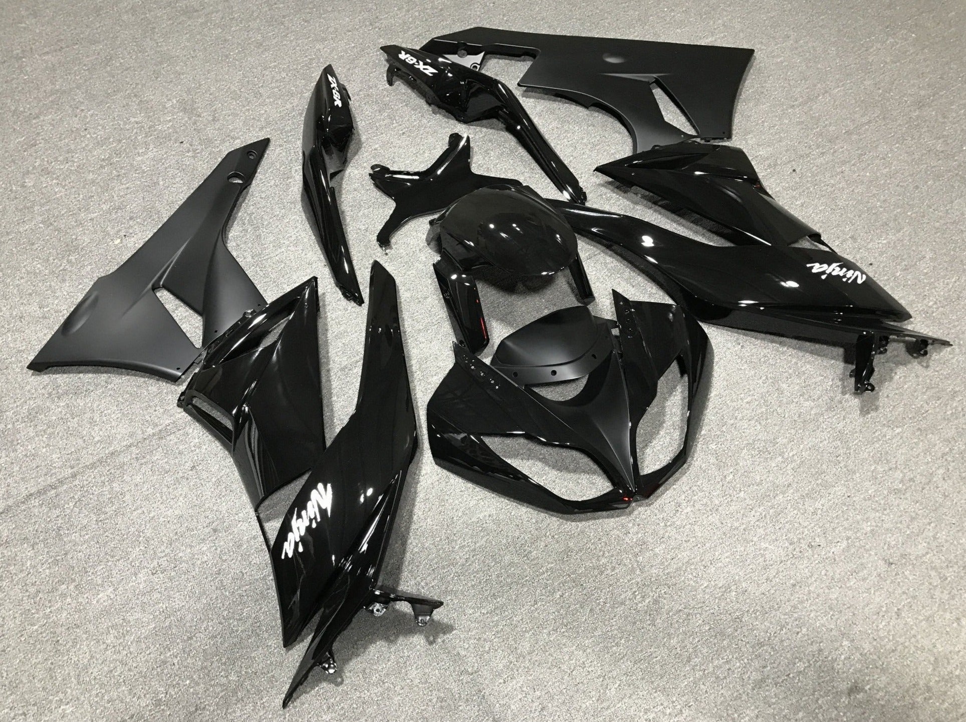 Black, Matte Black and White Fairing Kit for a 2007 & 2008 Kawasaki Ninja ZX-6R 636 motorcycle