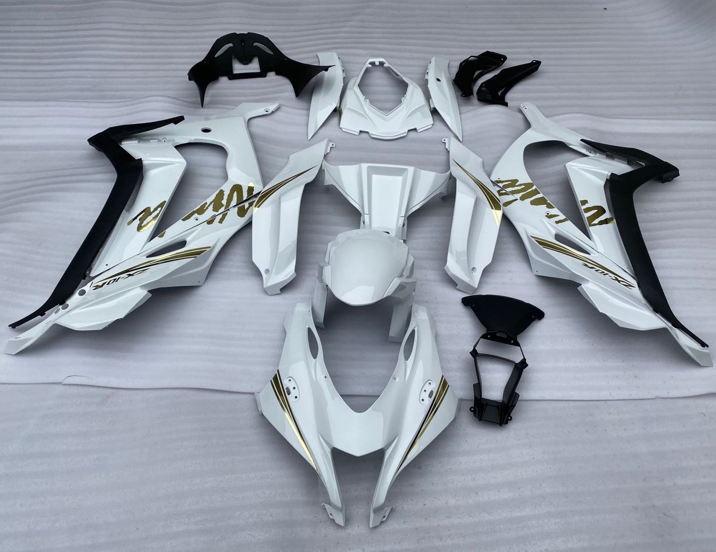 Fairing kit for a Kawasaki Ninja ZX10R (2016-2020) White & Gold