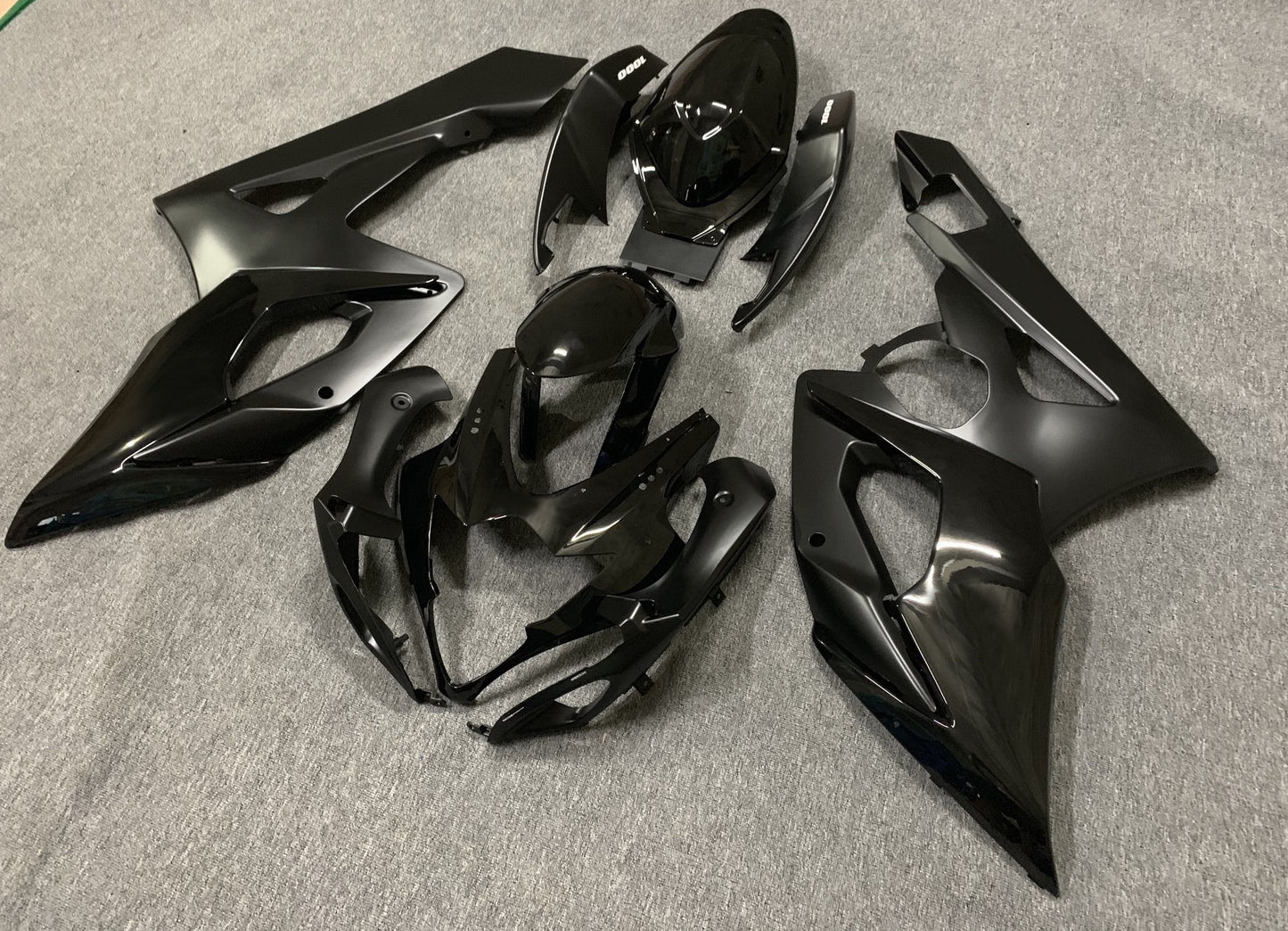 Suzuki GSXR1000 (2005-2006) Matte Black & Gloss Black Fairings